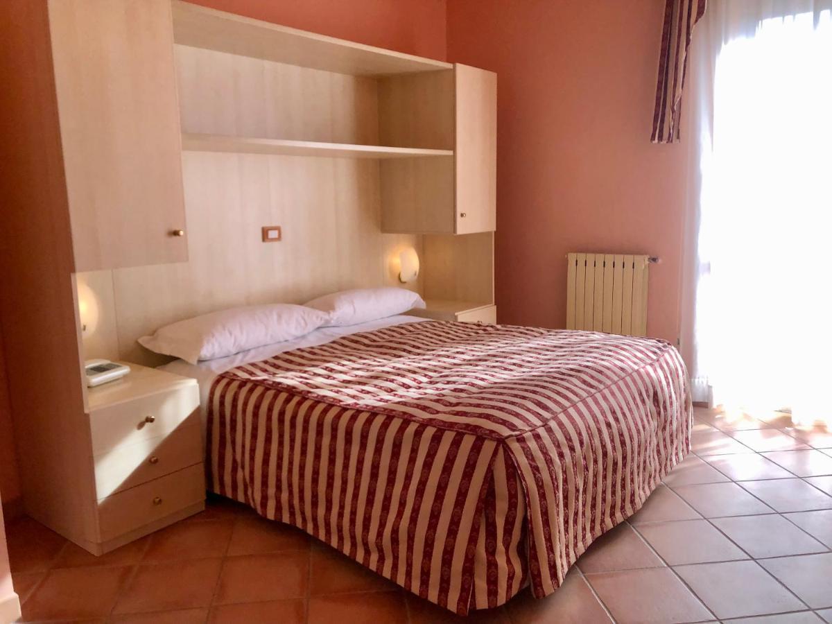 Hotel Di Rocco Loreto Aprutino Buitenkant foto