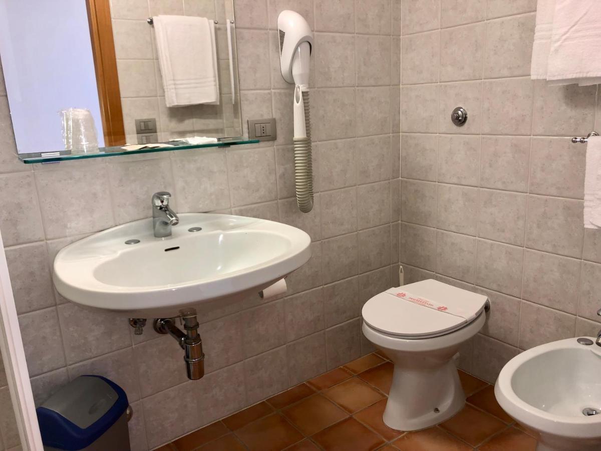 Hotel Di Rocco Loreto Aprutino Buitenkant foto