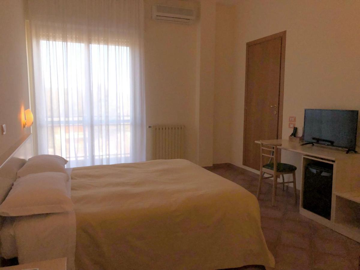 Hotel Di Rocco Loreto Aprutino Buitenkant foto