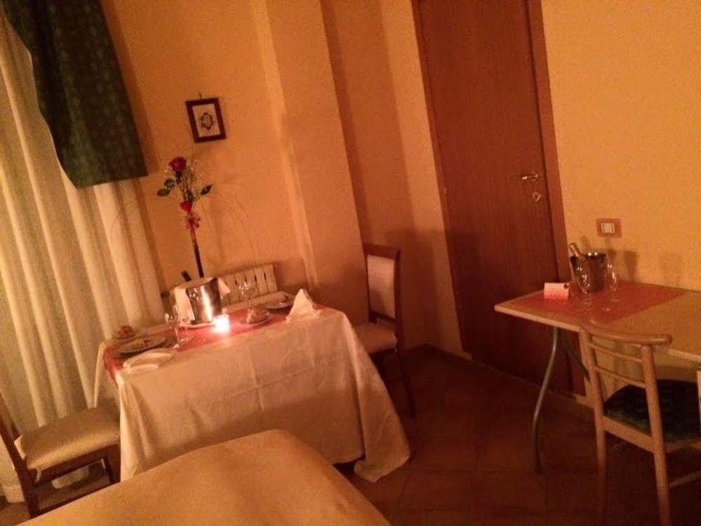 Hotel Di Rocco Loreto Aprutino Buitenkant foto